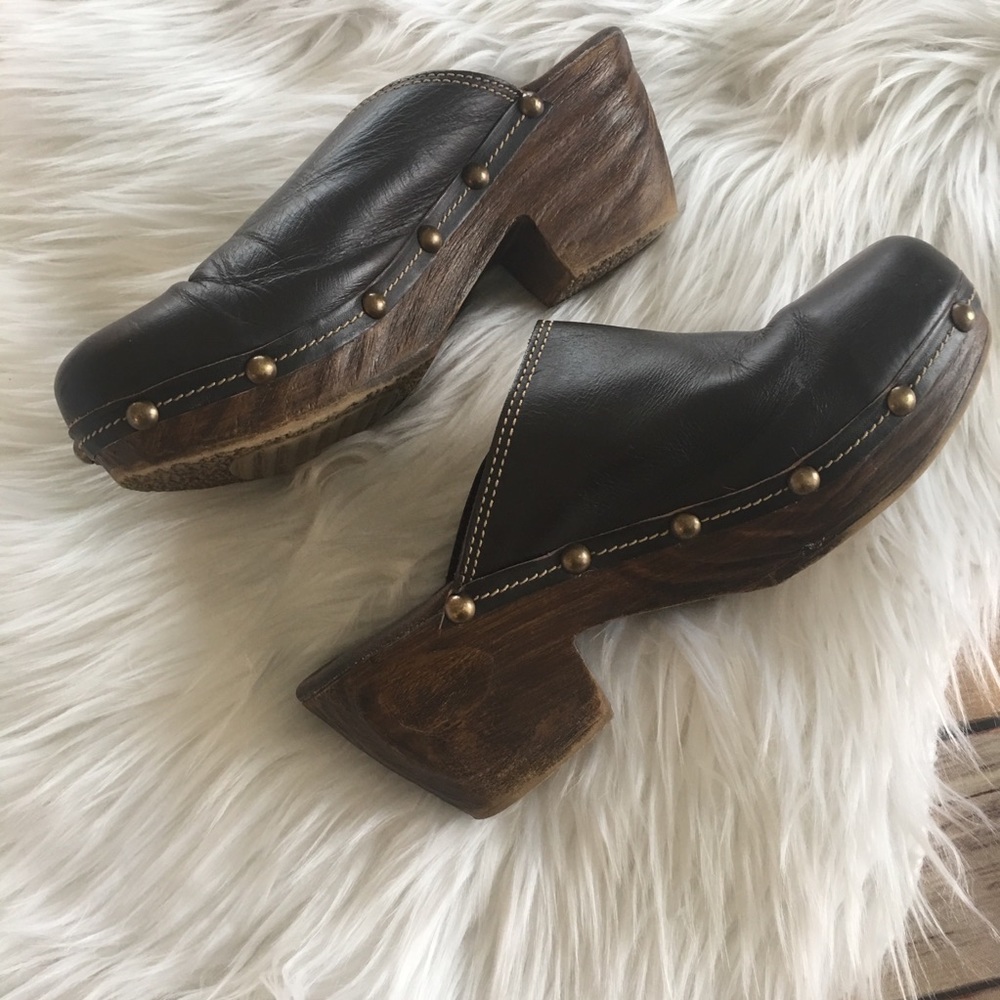 Sbicca Brown Leather Clogs!